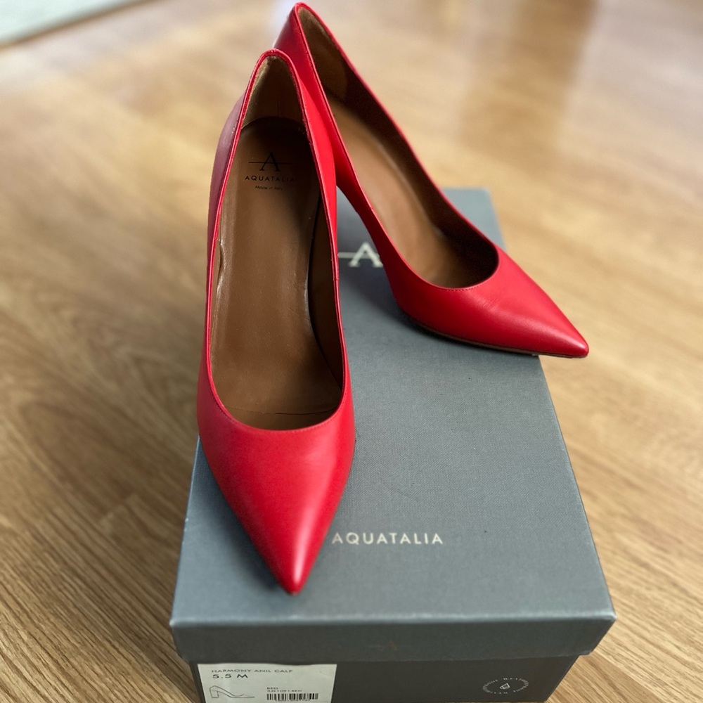 Brand new AQUATALIA aniline calf heels 👠